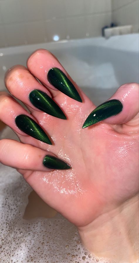 Dark Green Nail Ideas Acrylic, Cute Nails Acrylic Stilettos, Dark Green Trendy Nails, Dark Emerald Nails, Black And Forest Green Nails, Dark Acrylic Nails Ideas, Dark Green Almond Nails Designs, Long Sharp Acrylic Nails, Nail Dark Green