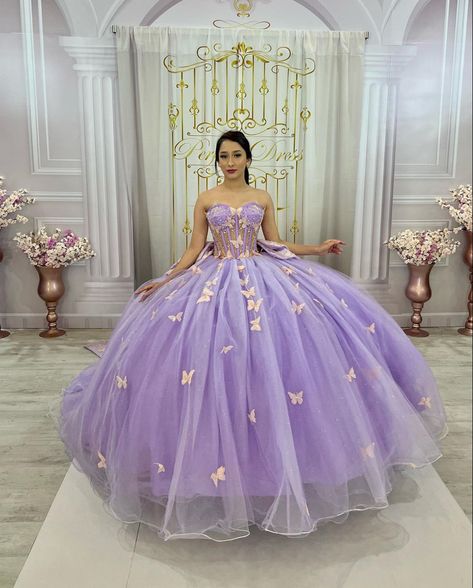 Purple And Gold Quinceanera Dresses, Butterfly Quinceanera Dress, Rapunzel Quince, Purple Quinceanera Theme, Vestido Color Lila, Lilac Butterfly, Purple Quince, Quinceanera Themes Dresses, Purple Quinceanera Dresses