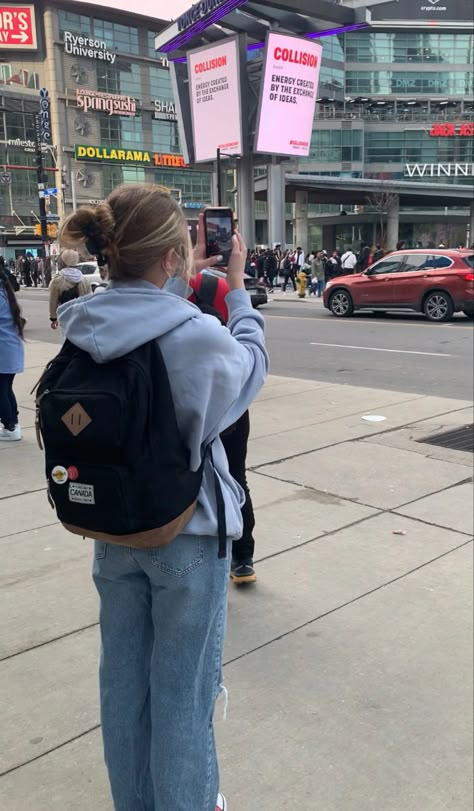 School Outfit With Backpack, Women Backpack Outfit, Converse Backpack Outfit, University Backpack Aesthetic, Uni Backpack Aesthetic, Jansport Backpacks Outfits, Outfit With Backpack, Jansport Backpacks Aesthetic, School Tired