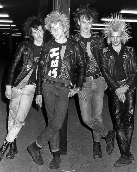 70s Punk Aesthetic, British Punk Fashion, Punk Fashion Male, 80s Punk Fashion, Punks 70s, Gang Culture, 70s Punk, British Punk, Group Portrait