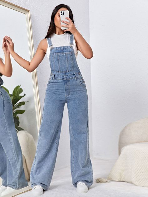 Macacão Wide Leg Jeans, Jeans Into Jumpsuit, Jumpsuits For Women Jeans, Jumper Pants Outfit Denim 90s, Blue Jean Jumpsuits For Women, Cute Overalls Outfits, Jumpers Outfit, Cute Jumpsuit Outfits, Salopette Outfit