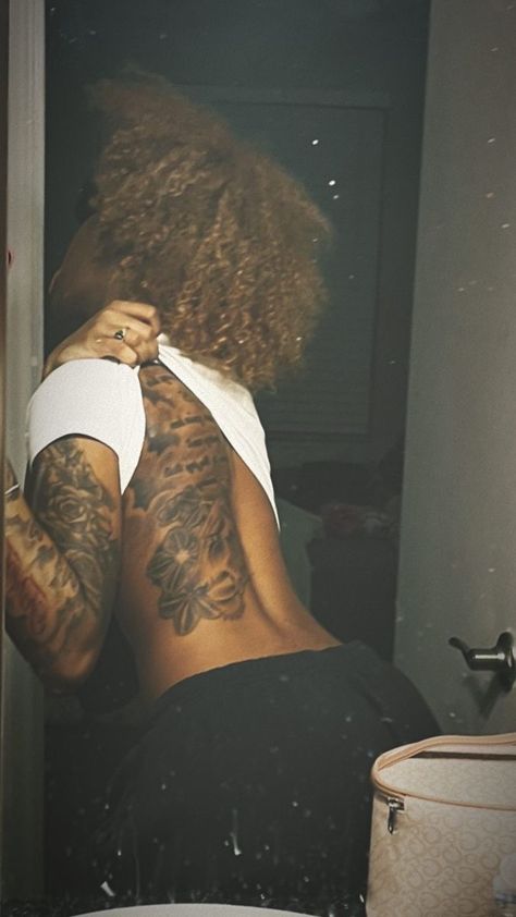 Above The Knee Tattoo Ideas Black Women, Different Sleeve Tattoos For Women, Girl Back Tattoos Black Women, Sleeves On Black Women Tattoo, Heart Tattoo On Black Women, Black Woman Arm Tattoo, Black Tattoos Black Women, Tattoos Aesthetic Black Women, Tattoo Black Girls Ideas