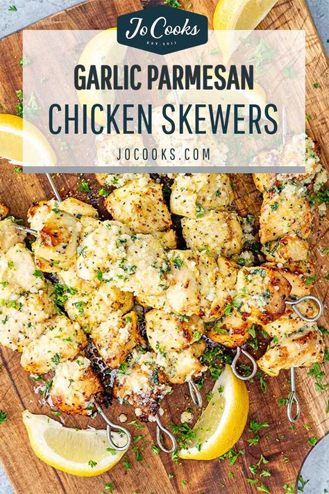 🍢 Elevate your skewer game with these Garlic Parmesan Chicken Skewers! Perfectly air-fried and smothered in a rich, garlic Parmesan sauce, they're the juicy, flavorful bite-sized treats you need in your life! 🤤 Quick to prep & irresistibly tasty! 🍗🧄🧀 #ChickenSkewers #AirFryerRecipe #GarlicParmesan Garlic Park Chicken Scewers, Chicken Skewers In Oven, Barbecue Recipes Sides, Garlic Parmesan Chicken Skewers, Parmesan Chicken Skewers, Costco Chicken, Chicken Skewer Recipe, Garlic Parmesan Sauce, Grill Food