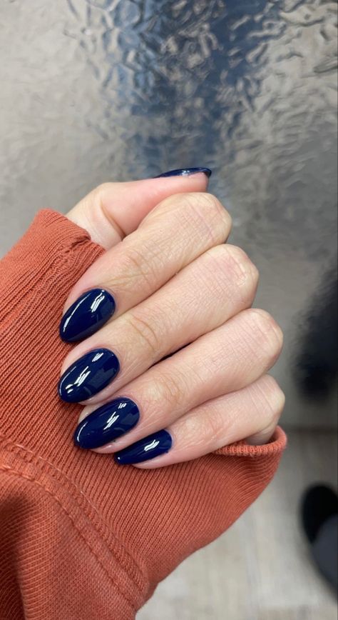 Dark Blue Navy Nails, Berry Blue Nails, Nails Oval Blue, Navy Blue Nails Oval, Dark Blue Nails Winter, Nails Blue Winter, Dark Blue Nails Inspiration, Vintage Blue Nails, Dark Blue Round Nails