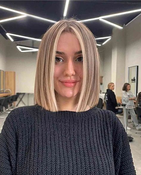 Sleek Short Hair, Medium Short Haircuts, Blonde Hair Inspiration, Short Hair Balayage, Trendy Hair Color, Short Blonde Hair, Medium Hair Cuts, Light Hair, Blonde Hair Color