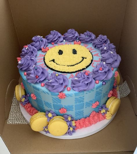 Colorful smiley face emoji cake😊 Smiley Face Cupcake Cake, Smiley Face Cake, Peace Sign Cakes, Emoji Birthday Cake, Colorful Smiley Face, Smiley Face Emoji, 11 Birthday, Emoji Cake, Vanilla Birthday Cake