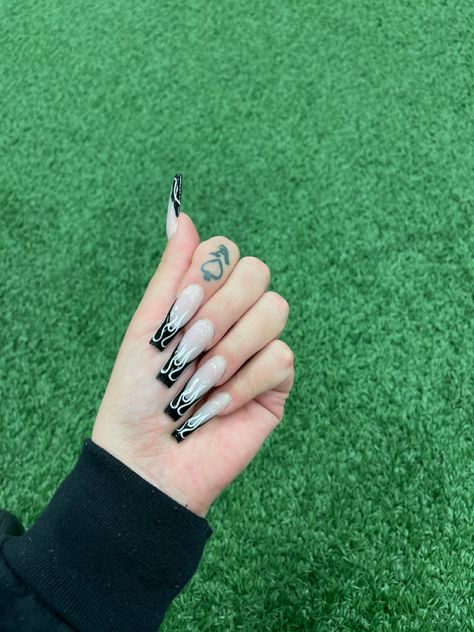 Coffin Nails Black French Tip, Flame French Tip, French Tip White, Nails Black French Tip, Coffin Nails Black, Nails Black French, White Flames, Black Flames, Black French Tip