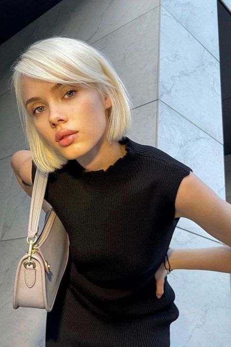 Short Blonde Hairstyles, Kort Bob, Short Blonde Bobs, Blonde Bob Hairstyles, Blonde Haircuts, Blonde Hairstyles, Dirty Blonde Hair, Blonde Hair Looks, White Blonde