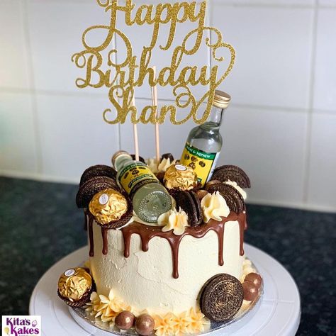 Kita’s Kakes on Instagram: “Time flies when you’re having rum🤪🥃⁣ ⁣ ⁣ 6” vanilla drip cake with vanilla frosting. Topped with Wray&nephew bottles and a mixture of…” Cakes With Alcohol Bottles, Vanilla Drip Cake, 60th Birthday Ideas For Dad, Alcohol Birthday Cake, Superhero Birthday Cake, 18th Bday, Rum Bottle, Nephew Birthday, Creative Food Art