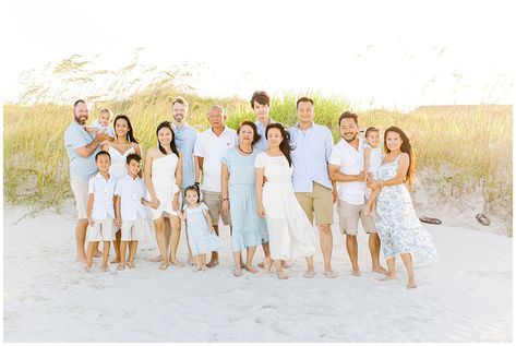 Beach Family Photos Dress, Family Beach Photoshoot Color Schemes, Family Beach Pictures Colors Schemes, Beach Family Photos What To Wear, Beach Photo Color Scheme, Extended Family Beach Photos, Beach Family Photos Outfits Color Schemes, Family Beach Pictures Outfits, Picture Color Schemes