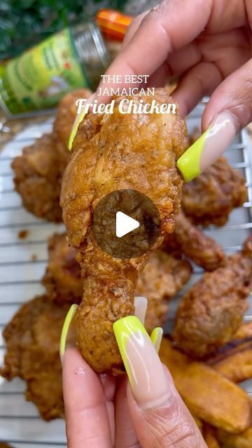 Jaincredibles on Instagram: "Jamaican fried chicken 🍗 🔥 

Via @ksnice_n_spice 

#jamaicanfood #caribbeanfood #westindianfood #friedchicken #dinnerideas #dinner #foodie #explorepage #fyp #yummy #caribbeanlife #jamaicanfoodie #jamaicancuisine" Jamaican Fried Chicken, Spicy Fried Chicken, Jamaican Cuisine, Homecooked Meals, Jamaican Recipes, Ding Dong, Hot Spicy, Caribbean Recipes, Recipes From Heaven