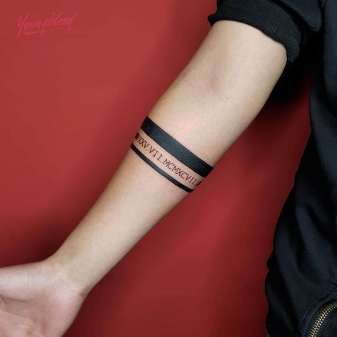 🔥🔥 Band Tattoo Guide 🔥🔥 Meaning and 15 tattoos Simple Arm Band Tattoo, Armband Tattoo Design Men, Armband Tattoo Men Forearm, Arm Band Tattoo Designs For Men, Black Armband Tattoo, Arm Wrist Tattoo, Armband Tattoo For Women, Armband Tattoo Mann, Arm Band Tattoos For Men