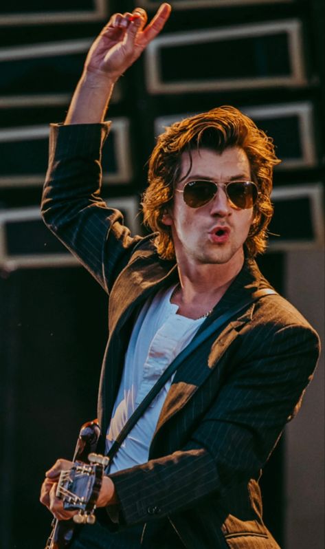 Alex Turner Long Hair, Alex Turner Hair, Youre Welcome, Arctic Monkeys Wallpaper, Alex Arctic Monkeys, Monkey Wallpaper, The Last Shadow Puppets, Last Shadow, Monkey 3