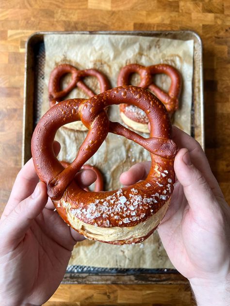 Creative Baking Recipes, Make Pretzels, Bavarian Pretzel, Baking 101, Recipes From Around The World, Creative Baking, Protect Yourself, Pretzels, Bagels