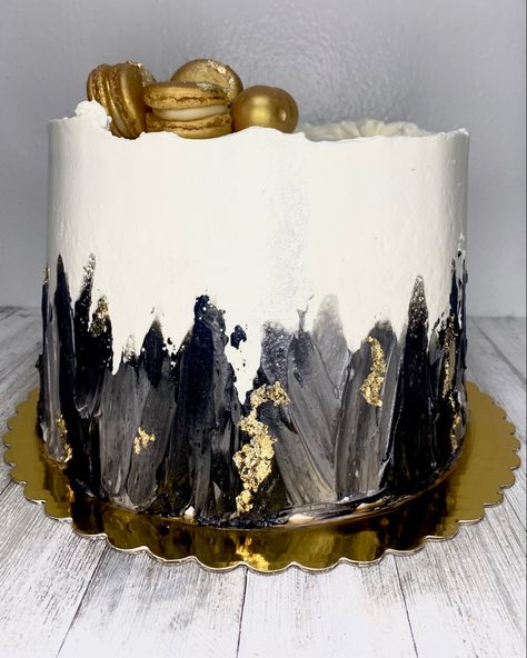 Black White And Silver Cake, Minimalist Cake Birthday Men, Black White Gold Cake, Black And Gold Birthday Cake, Beer Birthday Party, Black And White Cake, Modern Birthday Cakes, Melon Cake, Adult Birthday Decorations