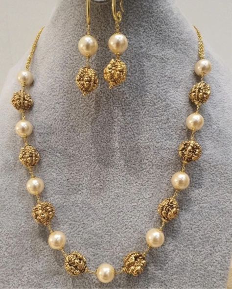 Pearl Gold Earrings Indian, Antique Necklaces Design, Black Beads Mangalsutra Design, Gold Earrings Models, Diamond Pendants Designs, Pearl Jewelry Design, Online Gold Jewellery, Gold Jewelry Simple Necklace, Pearl Necklace Designs