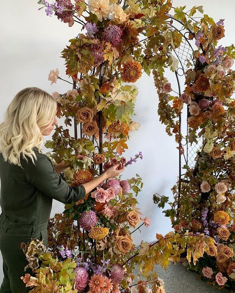 Trille Floral, Autumn Selfie, Hanging Centerpiece, Floral Centrepiece, Autumn Shoot, Autumn Romance, Selfie Station, Church Decorations, Wedding Themes Fall