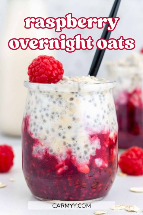 The perfect balance of sweet and tart, this raspberry overnight oats recipe is such a delicious and nutritious way to start your day. This recipe makes for a wonderfully hearty breakfast meal prep that doubles as a mid-day snack. You only need 7 ingredients to make this easy overnight oats recipe. Raspberry Jam Overnight Oats, Overnight Oats Recipe Raspberry, Raspberry Overnight Oats Healthy, Raspberry Cheesecake Overnight Oats, Overnight Oats Raspberry, Overnight Oats With Water, Nurse Lunch, Overnite Oats, Peach Overnight Oats