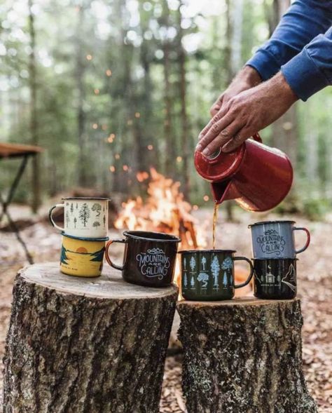 Camping Gear Gadgets, Ways To Make Coffee, Camping Photography, Camping Aesthetic, Festival Camping, Camping Coffee, Camp Kitchen, Winter Camping, Camping Outfits