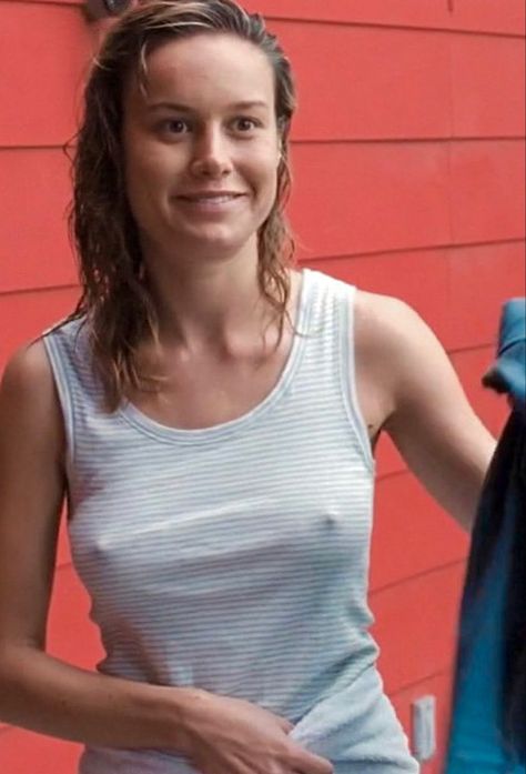 Caption Marvel, Actrices Hollywood, Brie Larson, Jennifer Aniston, Brie, Celebrities Female, Beauty Women, Athletic Tank Tops, Hollywood