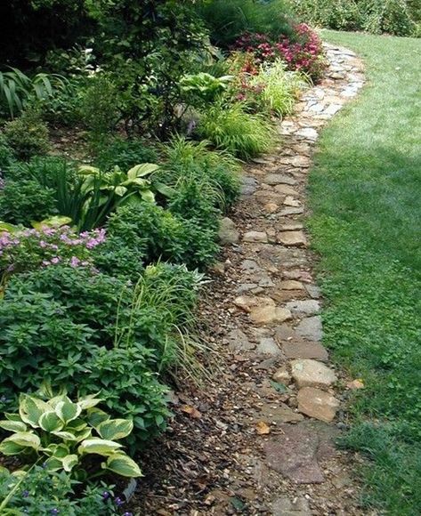 Edging Landscape, Stone Edging, Flower Bed Edging, Garden Diary, Border Ideas, Garden Border, Landscape Stone, Landscape Edging, Edging Ideas