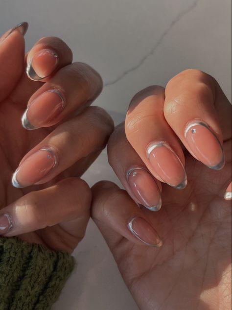 Chrome accent nail design Metallic Accent Nails, Chrome Detail Nails, Nails With Silver Accent, Chrome Accent Nail, Silver Accent Nails, Nail Ideas Chrome, Classy Summer Nails, Border Nails, Accent Nail Designs