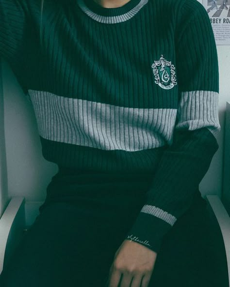 Slytherin Fashion Men, Malfoy Sweater, Slytherin Quidditch Aesthetic, Black And Green Outfit Aesthetic, Slytherin Outfit Men, Slytherin Quidditch Sweater, Slytherin Quidditch Uniform, Slytherin Jumper, Slytherin Aesthetic Clothes