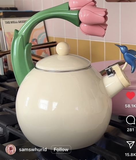 Teapot Clay Ideas, Tea Kettle Aesthetic, Cute Tea Kettle, Cute Kettle, Cute Tea Pot, Ceramic Kettle, Me Vale, Kitchen Wear, Cute Teapot