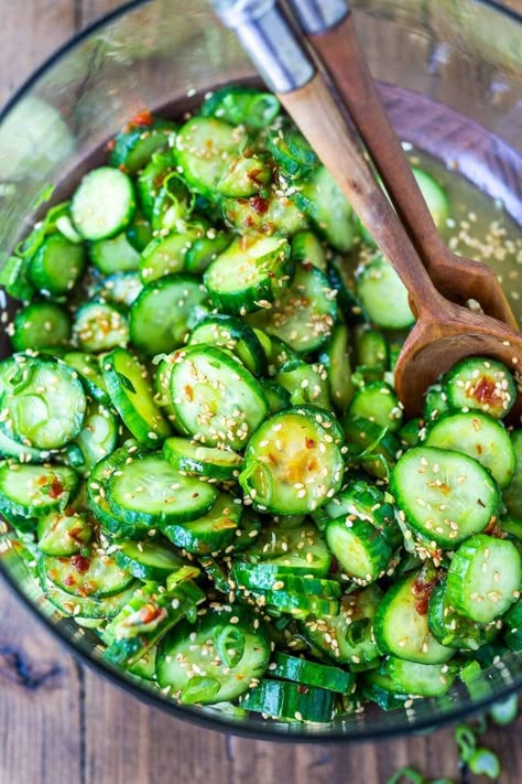 Asian Cucumber Salad Recipe, Korean Cucumber, Cucumber Salad Recipe, Asian Cucumber Salad, Sesame Ginger, Cucumber Recipes Salad, Cucumber Recipes, Video Recipes, Cucumber Salad