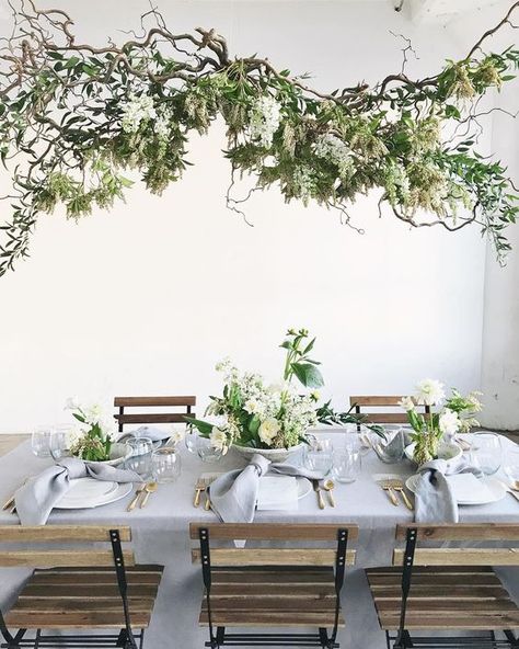 Suspended foliage and branches / inspiration. Vintage Wedding Reception, Botanical Wedding Inspiration, Vintage Wedding Photography, Wedding Lounge, Flower Installation, Floral Chandelier, Deco Floral, Botanical Wedding, Vintage Rentals