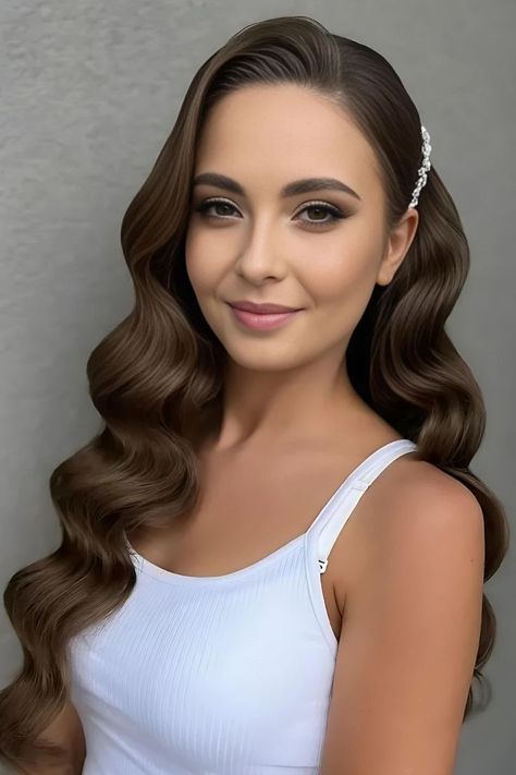 Hollywood Waves Messy Waves Hairstyle, Celebrity Red Carpet Hairstyles, Sleek Wedding Hairstyles, Trend Hairstyles, Chic Bob, Bob Cuts, Hollywood Hair, Hollywood Waves, Messy Buns