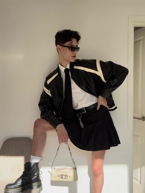 #fashion #outfit #style #inspo #mensstyle #mensfashion #mensoutfit #androgynous #androgynousfashion #outfitinspo #2023 #model #boy #guess #docmartens #zara #sunglasses #hair Androgynous Fashion Male, Zara Skirt Outfit, Zara Sunglasses, Mini Skirt Outfits, Model Boy, Gay Outfit, Gender Envy, Miniskirt Outfits, Androgynous Fashion