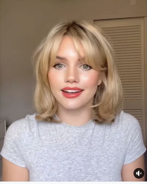 Lob With Grown Out Bangs, Medium Short Hair With Layers And Bangs, Blond Lob With Bangs, 90s Haircut Midlength, Blonde Layered Bob With Bangs, 90s Bob With Curtain Bangs, Strawberry Blonde Bob With Bangs, Bob With Layers And Curtain Bangs, Dirty Blonde Bob With Bangs