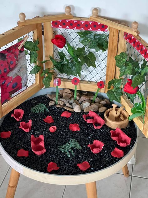 Anzac Day Toddler Activities, Anzac Activities For Preschoolers, Anzac Day Tuff Tray, Anzac Day Sensory Tray, Anzac Activities For Kids, Anzac Craft For Kids, Anzac Day Art Kindergarten, Remembrance Day Sensory Bin, Anzac Day Activities For Toddlers