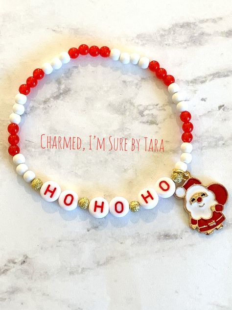 Bead Christmas Jewelry, Xmas Jewellery Ideas, Bracelets For Christmas, Bad Word Bracelets, Heishi Bracelet Ideas Christmas, Christmas Diy Bracelet, Xmas Clay Bead Bracelet, Bracelet Ideas For Christmas, Cute Christmas Bracelet Ideas