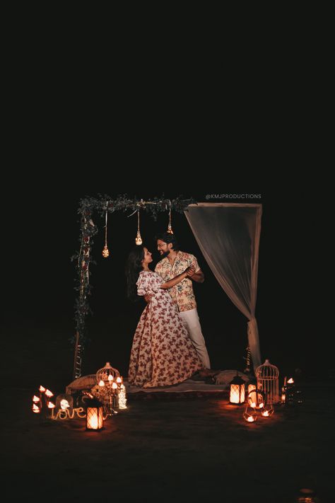 #kmjproductions #coupleshoot #prewedding #couplegoals #preshoot #moodytones #portraitphotography #portraitphoto #candid #moodyedits #romaticpose #proposal #preweddingideas #preweddingsetup #decor Proposal Night, Canopy Setup, Prewedding Poses, Farm Backdrop, Pose Couple, Trending Photography, Night Photoshoot, Prewedding Shoot, Prewedding Photoshoot