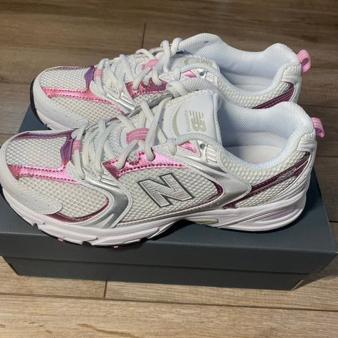 Brand New Never Worn New Balance 530 Pink, New Balance Shoes For Women, Korean Clothing Brands, Bedazzled Shoes Diy, Pink New Balance, Pretty Sneakers, New Balance White, Shoes New Balance, Trendy Shoes Sneakers