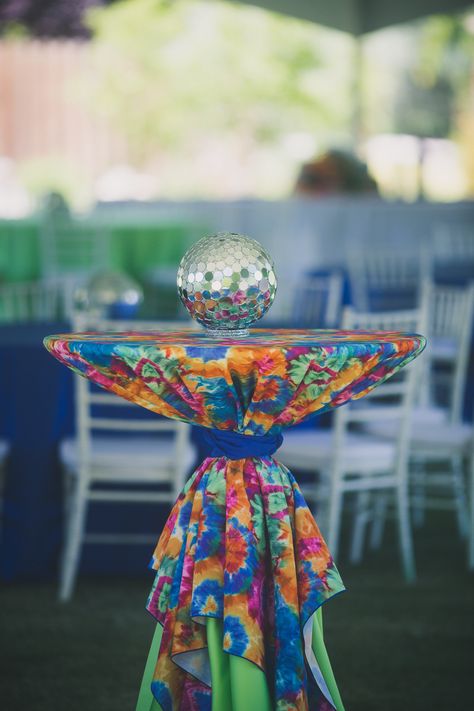 This table screams 60's! Swinging Sixties Party, Groovy Centerpieces, 1960s Party Theme, 1960 Party, Disco Ball Centerpiece, 60s Woodstock, 1960's Party, Tie Dye Vinyl, 60's Party