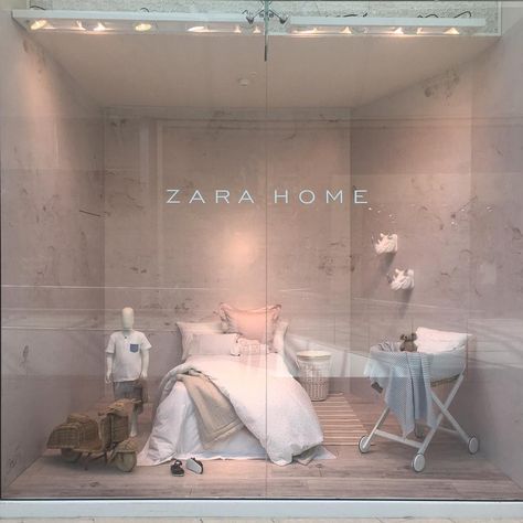 Zara Home Window Display, Zara Home Interiors, Visual Merchandising Displays, Window Display Design, Retail Windows, Interior Define, Furniture Showroom, Boy Photo, Store Displays