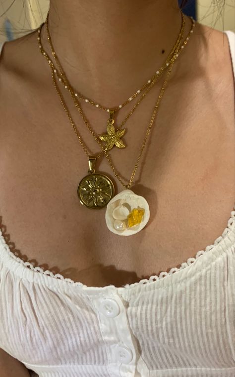 Summer Necklace Stack, Shell Necklace Outfit, Sea Necklace, Necklace Stack, Necklace Outfit, Summer Necklace, Shell Necklace, Shell Necklaces, Necklace Gold