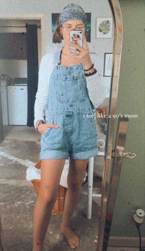 baggy blue jean short overalls, light knit sweater, blue thick headband, lighg jewelry Jean Short Overalls, 90s Jean, Overalls Shorts, Short Overalls, 90s Jeans, Jean Short, Jean Overalls, Summer Fits, Overall Shorts