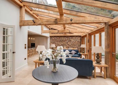 32 Stunning Design Ideas For Spaces Emphasized by Exposed Wooden Beams Glass Sunroom Ideas, Modern Sunroom, Glass Sunroom, Extension Veranda, Conservatory Design, Wood Floor Design, Sunroom Designs, Light Wood Floors, House Decor Rustic