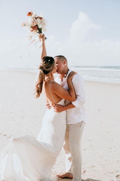 Wedding Photography Poses Beach, Small Beach Elopement Ceremony, Bridal Beach Photoshoot, Family Beach Wedding Pictures, Beach Bridal Photoshoot, Wedding Beach Pictures, Beach Wedding Food Ideas, Wedding Photo Ideas Beach, Beach Wedding Family Photos