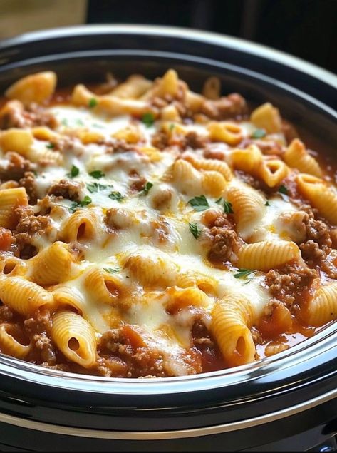 health meal, low carbs meals, keto meal Slow Cooker Beef And Cheese Pasta, Creamy Beef And Shells Crockpot, Crockpot Cheesy Pasta, Slow Cooker Creamy Garlic Beef Pasta, Crockpot Pasta Recipes Ground Beef, Cheesy Beef And Shells, Slow Cooker White Lasagna, Alfredo Lasagna Soup, Beef And Shells