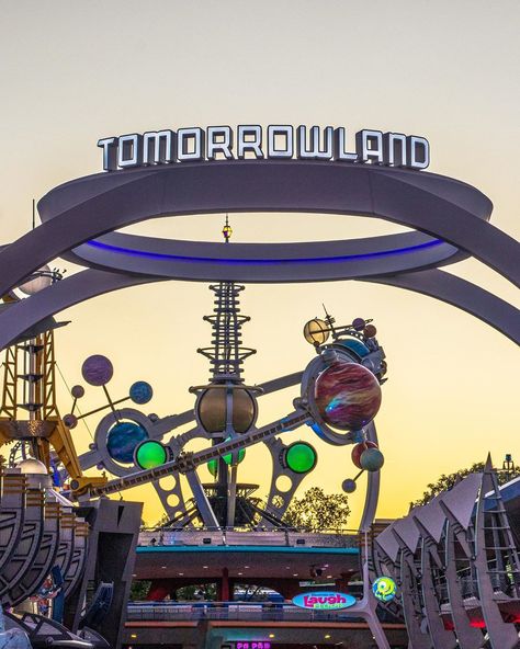 Tomorrow Land Aesthetic, Tomorrow Land Festival, Tomorrowland Aesthetic, Tomorrowland Movie, Tomorrow Land, Vision Boards, Event Management, Wallpaper Pc, Magic Kingdom