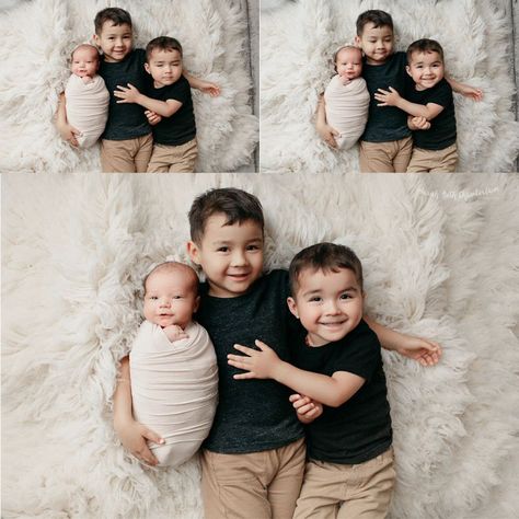 3 Brothers Newborn Pictures, Family Pics With Newborn Older Siblings, Newborn Brothers Photography, 3 Sibling Newborn Pictures, Infant And Sibling Photo Ideas, Sibling Meeting Newborn, Diy Newborn Pictures With Sibling, Newborn Pic With Siblings, New Born Baby Shoot With Siblings