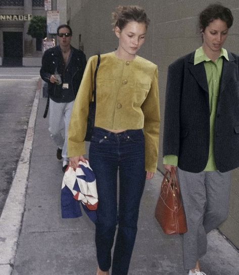 Kendall Jenner The Row Bag, Mary Kate And Ashley Olsen Fashion, Mary Kate And Ashley Olsen 90s, Carrie Bradshaw Winter Outfits, 90s Minimalism Aesthetic, Olsen Twins Fashion, Carolyn Bessette Style, Chloe Sevigny 90s, 90s Chola