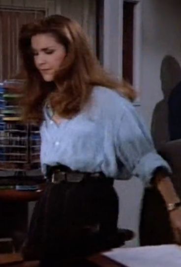 Frasier Roz Outfits, Roz Doyle Style, Roz Doyle Outfits, Roz Frasier, Roz Doyle, Sitcom Fashion, Nostalgic Fashion, Ms Frizzle, Tv Outfits