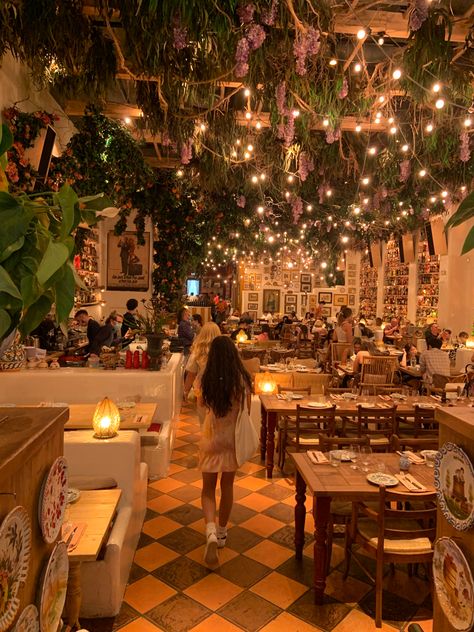 Pretty Restaurant Interiors, Restraunt Aesthic, Pretty Restaurant Aesthetic, Dim Lit Restaurant, Nice Restaurant Aesthetic, Rooftop Restaurant Aesthetic, Cute Restaurant, Aesthetic Restaurant, Bookstore Cafe