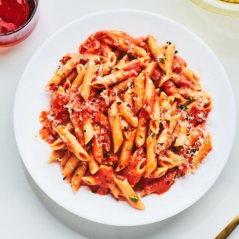 Recipes With Diced Tomatoes, Penne Alla Vodka, Pasta Penne, Vodka Pasta, Alla Vodka, Italian Pasta Recipes, Best Pasta Recipes, Vodka Sauce, Diced Tomatoes